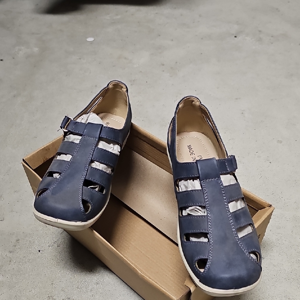 New Size 6 Blue Strappy Sandals